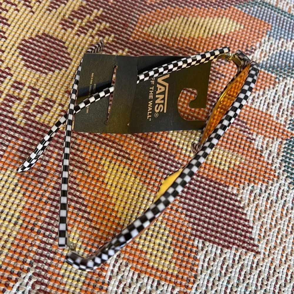 Vans Summer Holiday UV Protect Shades Sunglasses
NWT - Picture 11 of 16